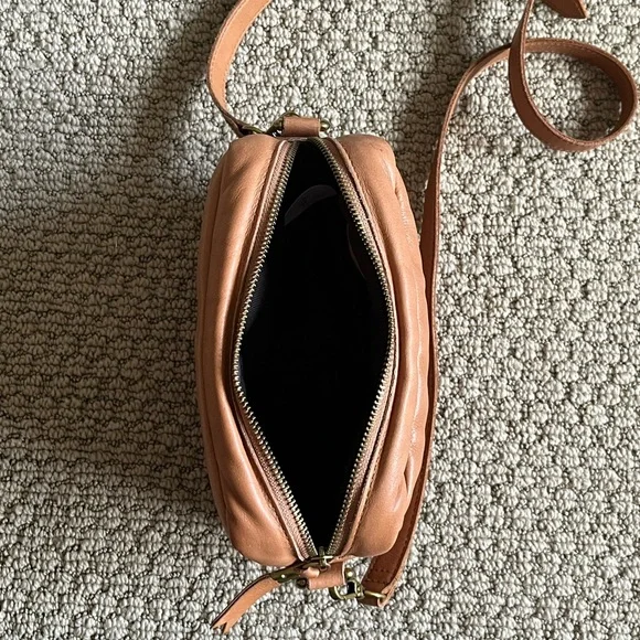 Madewell the transport camera bag puff edition - Picture 7 of 9